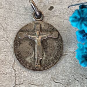 Antique  Médaille religieuse du Christ de Tancremont, Médaille Français Religieuse, Saint Christ en Croix, Chapelle de Tancremont.