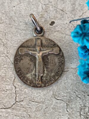 Antique  Médaille religieuse du Christ de Tancremont, Médaille Français Religieuse, Saint Christ en Croix, Chapelle de Tancremont.