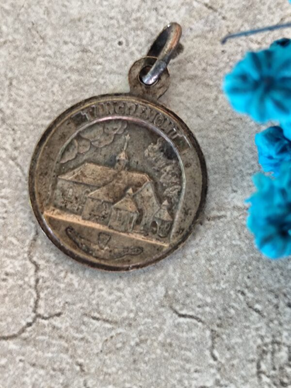 Antique  Médaille religieuse du Christ de Tancremont, Médaille Français Religieuse, Saint Christ en Croix, Chapelle de Tancremont. – Image 2