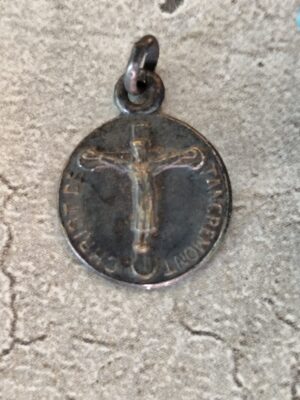 Antique  Médaille religieuse du Christ de Tancremont, Médaille Français Religieuse, Saint Christ en Croix, Chapelle de Tancremont
