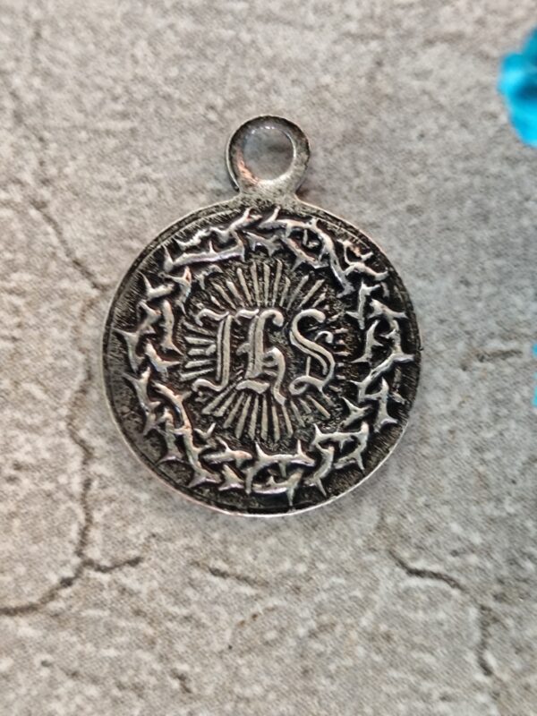 Antique médaille religieuse de l'enfant Jésus de prague – Image 2