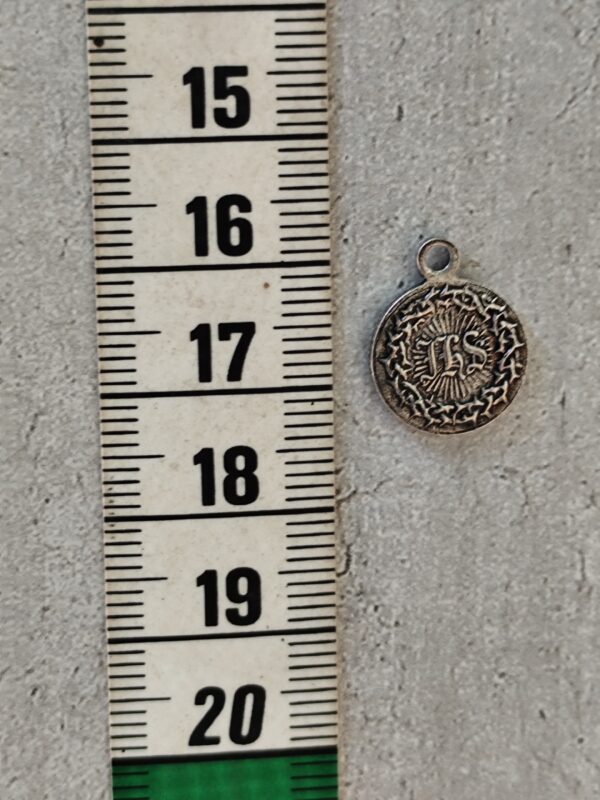 Antique médaille religieuse de l'enfant Jésus de prague – Image 3