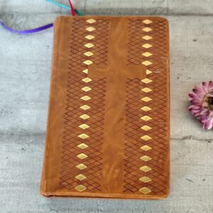 Ancien livre de messe en cuir missel quotidien vesperal