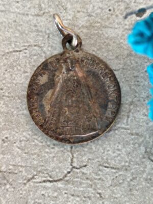 Antique  médaille religieuse française de  notre dame de chevremont et saint begge