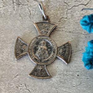 Pendentif croix Jésus de Prague