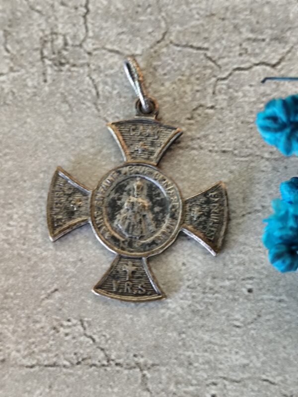 Pendentif croix Jésus de Prague