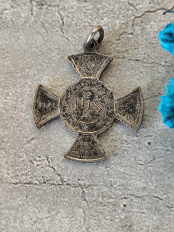 Pendentif croix Jésus de Prague – Image 2