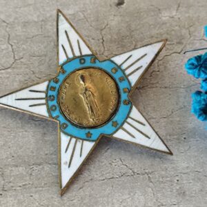 Antique broche religieuse notre dame de seez en email