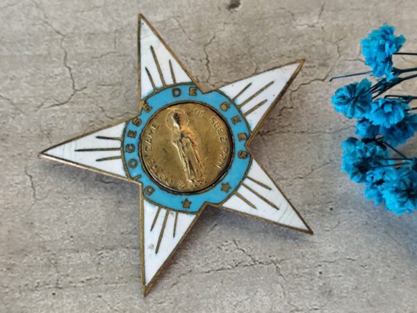 Antique broche religieuse notre dame de seez en email