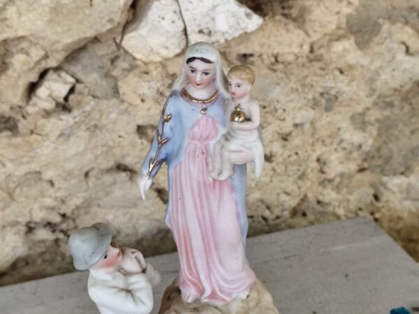 Ancienne statue religieuse de notre dame de l'epine en biscuit – Image 3