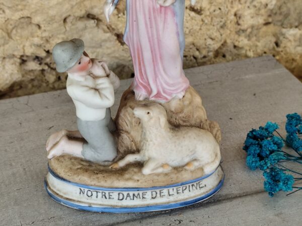 Ancienne statue religieuse de notre dame de l'epine en biscuit – Image 5