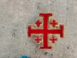 Broche de Jérusalem en émail rouge et or