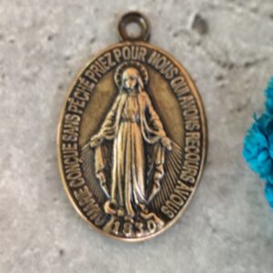 antique médaille religieuse de la Vierge Marie miraculeuse dorée