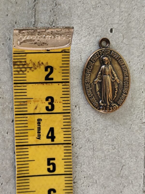 antique médaille religieuse de la Vierge Marie miraculeuse dorée – Image 3