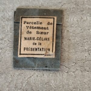 Rare relique parcelle de vêtement de soeur marie Céline de la présentation