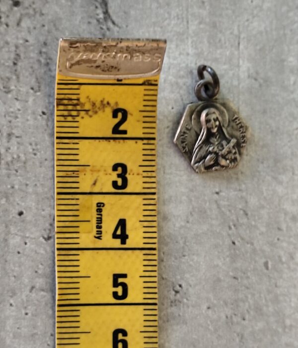 Rare Ancienne médaille religieuse sainte Thérèse  de Lisieux – Image 3