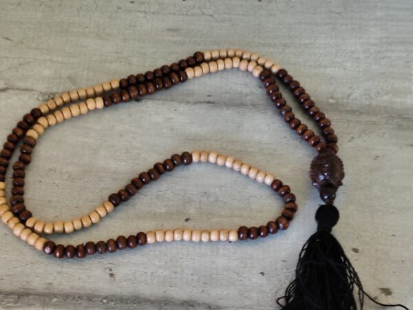 Collier mala en bois avec tête de Bouddha en bois – Image 5
