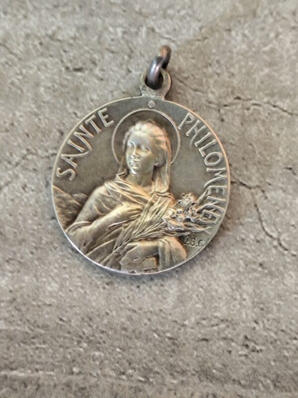 Rare médaille religieuse ancienne de jean vianney et de sainte Philomène – Image 2