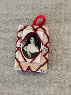 Rare pendentif scapulaire  photo de sainte Émilie de rodat pendentif de protection et de dévotion