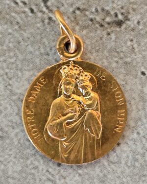 Antique médaille religieuse notre dame de sion de couleur dorée