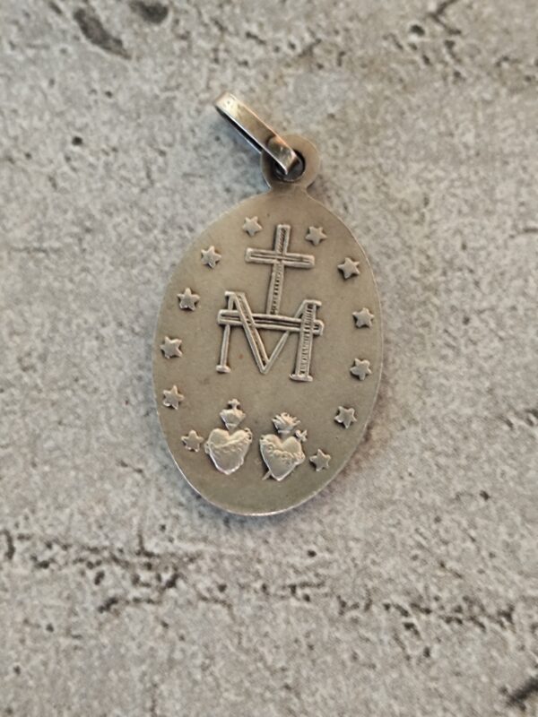 Antique médaille religieuse de la vierge Marie miraculeuse en argent. – Image 3