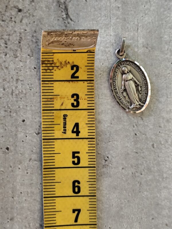Antique médaille religieuse de la vierge Marie miraculeuse en argent. – Image 4