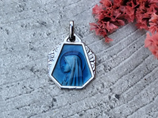 Antique médaille religieuse de la Vierge Marie de lourdes en émail