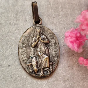 Rare médaille religieuse de sainte Germaine de couleur argent