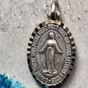 Antique médaille religieuse de la Vierge Marie miraculeuse