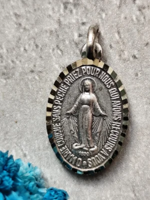 Antique médaille religieuse de la Vierge Marie miraculeuse