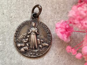 Rare médaille religieuse de sainte Germaine de couleur argent par karo