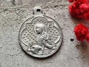 Rare médaille religieuse de sainte Germaine de couleur argent