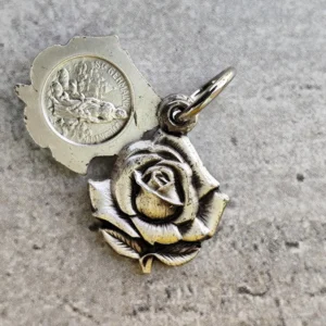 Rare médaille religieuse de sainte Germaine de couleur argent