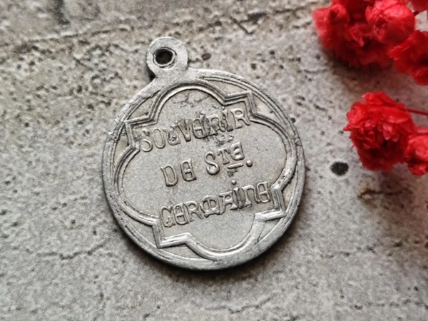Rare médaille religieuse de sainte Germaine de couleur argent – Image 2