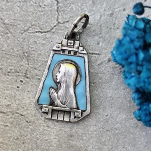 Antique médaille religieuse de la Vierge Marie de lourdes en émail