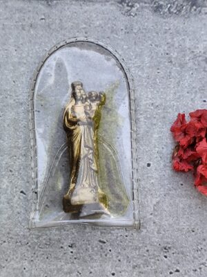 Ancienne petite statue religieuse de voyage de la vierge marie et l'enfant en plastique