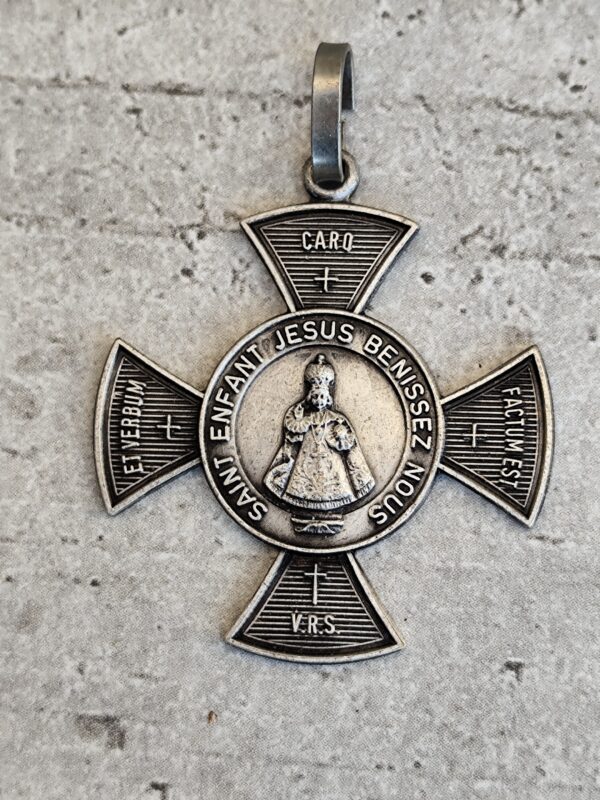 Ancienne croix religieuse de Jésus de Prague. – Image 2