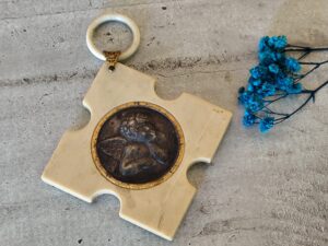 Ancienne médaille de berceau ange gardien Raphaël