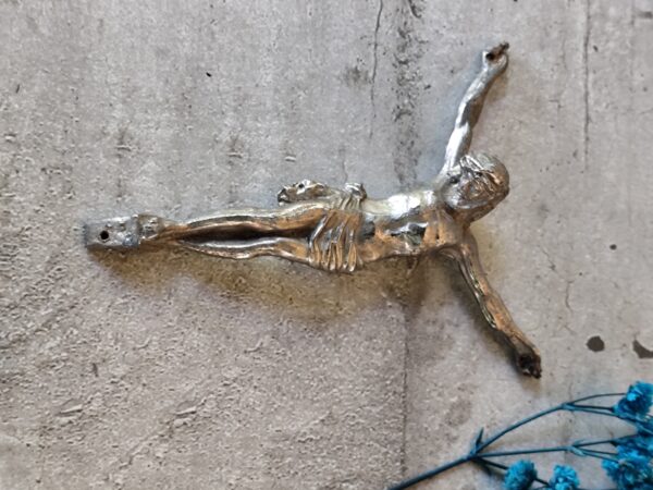 Antique corps de Jésus Christ en metal argenté. – Image 2