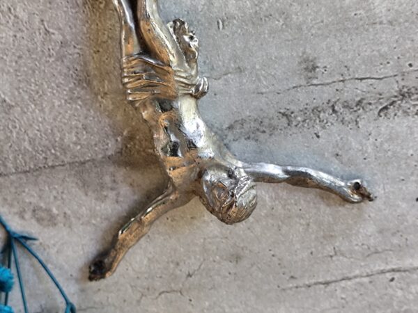 Antique corps de Jésus Christ en metal argenté. – Image 3