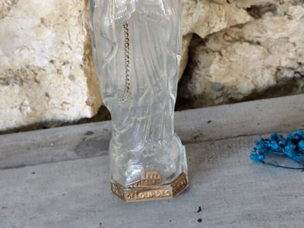 Ancienne bouteille de la Vierge Marie de Lourdes en verre avec de l'eau bénite – Image 4