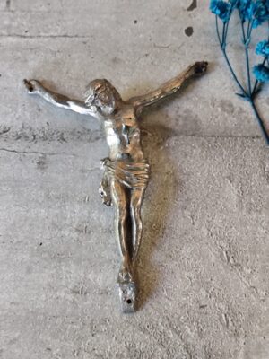 Antique corps de Jésus Christ en metal argenté.