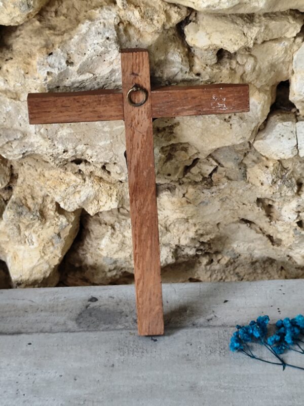 Ancien crucifix en bois et laiton. – Image 5