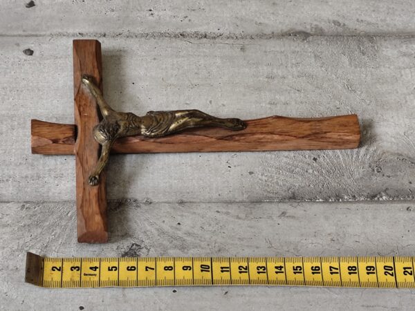 Ancien crucifix en bois et laiton. – Image 6