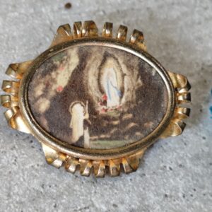 Ancienne broche de lourdes