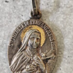 Rare Ancienne médaille religieuse sainte Thérèse  de Lisieux.