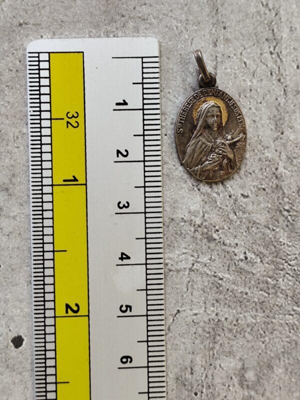 Rare Ancienne médaille religieuse sainte Thérèse  de Lisieux. – Image 3