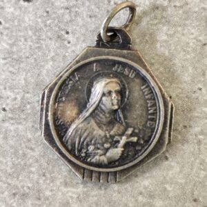 Rare Ancienne médaille religieuse sainte Thérèse  de Lisieux.