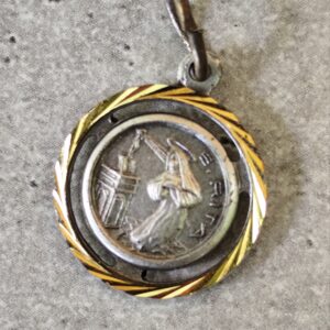 Médaillon religieux catholique antique français en métal argenté, pendentif relique, médaillon de sainte breloque, médaille sanctuaire de Sainte Rita.