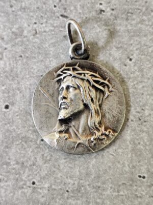 Ancienne médaille religieuse jésus Christ neuvy saint sepulcre
